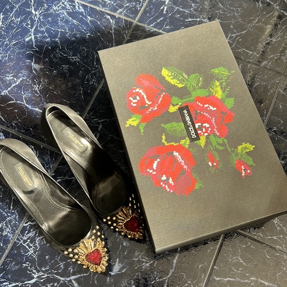 Dolce &Gabbana Lori leather embellished mesh pump - Picture 6 of 12